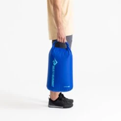 Sea To Summit Lightweight Dry Bag -Sea To Summit Outlet Store 02 LightweightDryBag20LSurftheWebCarry