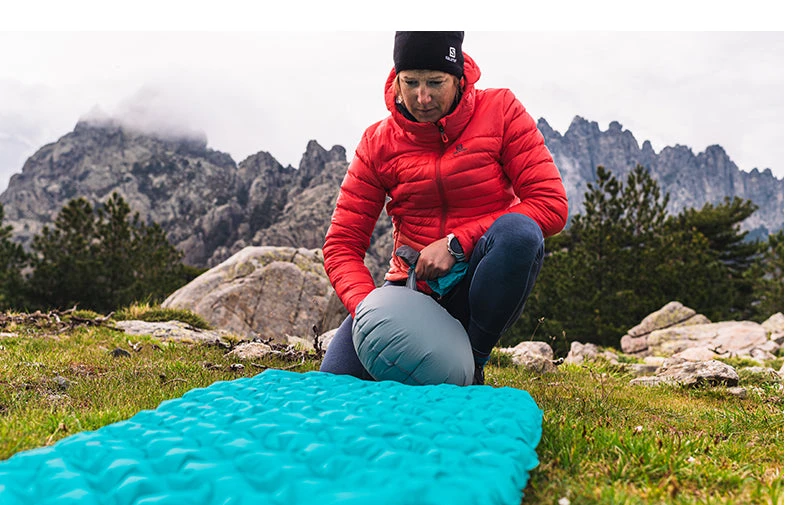 Sea To Summit Women's Comfort Light Insulated Air Sleeping Mat 7 Sea To Summit Women's Comfort Light Insulated Air Sleeping Mat - Image 7